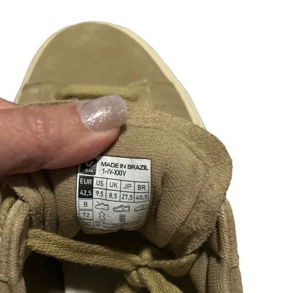 New! Veja Dune/White Suede Sneakers - Picture 6 of 7